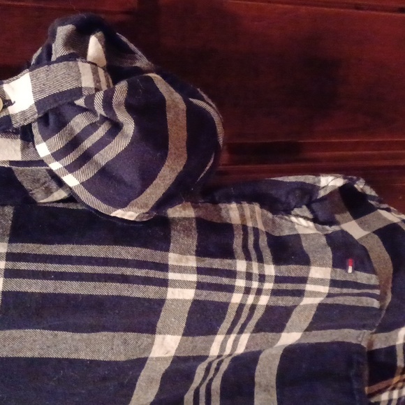 Tommy Hilfiger half-button down - Picture 5 of 9